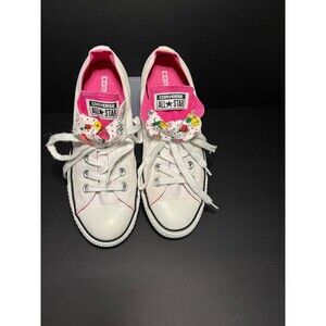 Converse women’s All Star tennis shoes with hot pink and floral lining  size 8